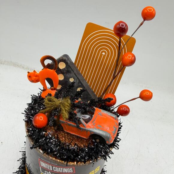 Halloween Road trip Decor centerpiece - Multimedia Assemblage Can - Picture 4 of 9